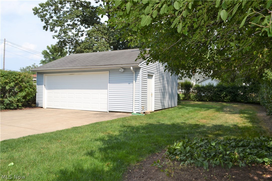 1247 Roland Road Lyndhurst, OH 44124 - Photo 3 of 16