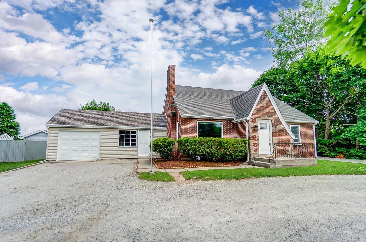 1327 Reckeweg Road Fort Wayne, IN 46804 - Photo 1 of 36