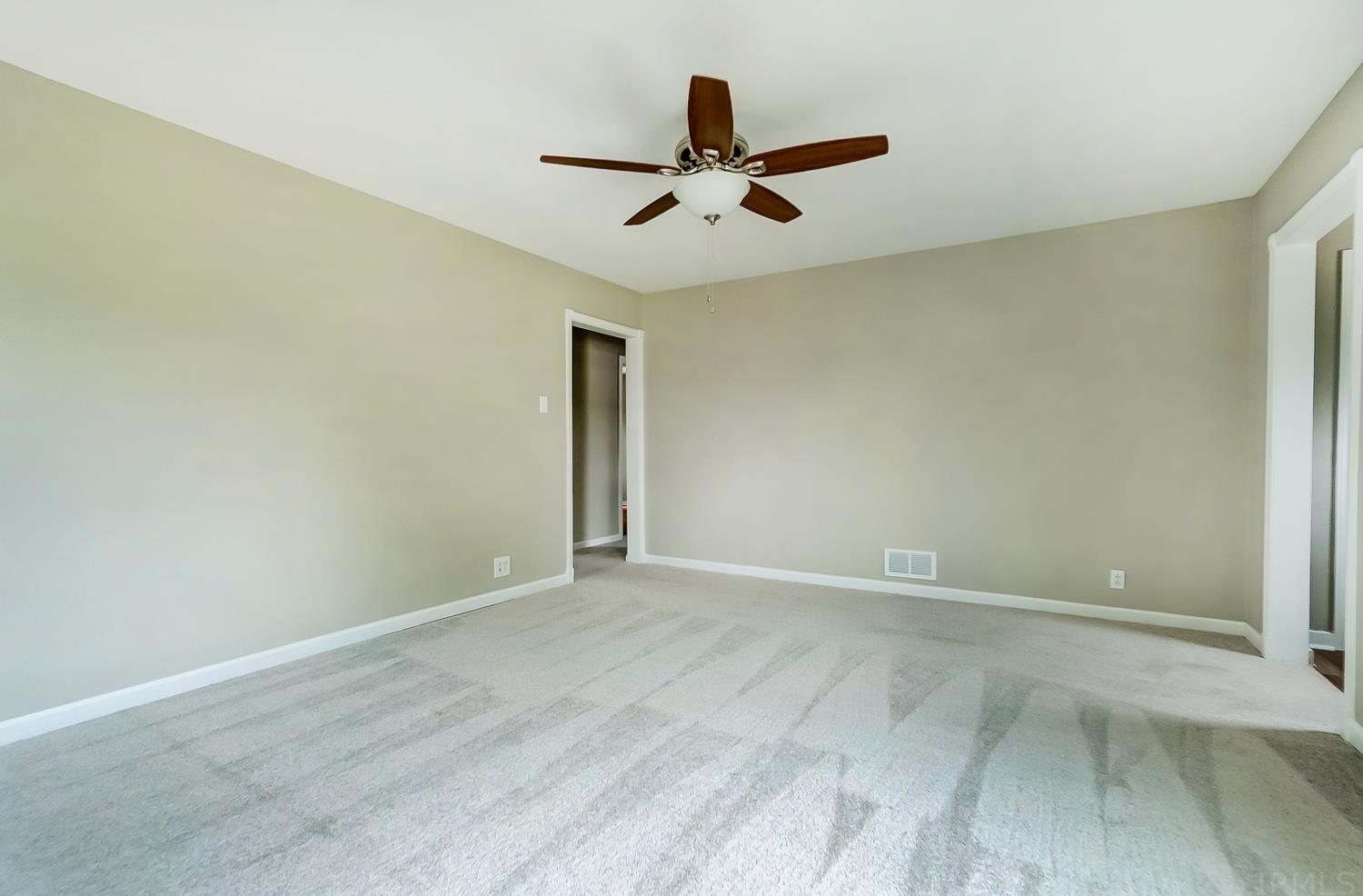 1327 Reckeweg Road Fort Wayne, IN 46804 - Photo 5 of 36