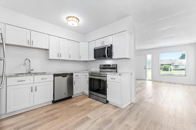 $374,900 | 308 Stillwater Drive, Jupiter, FL 33458