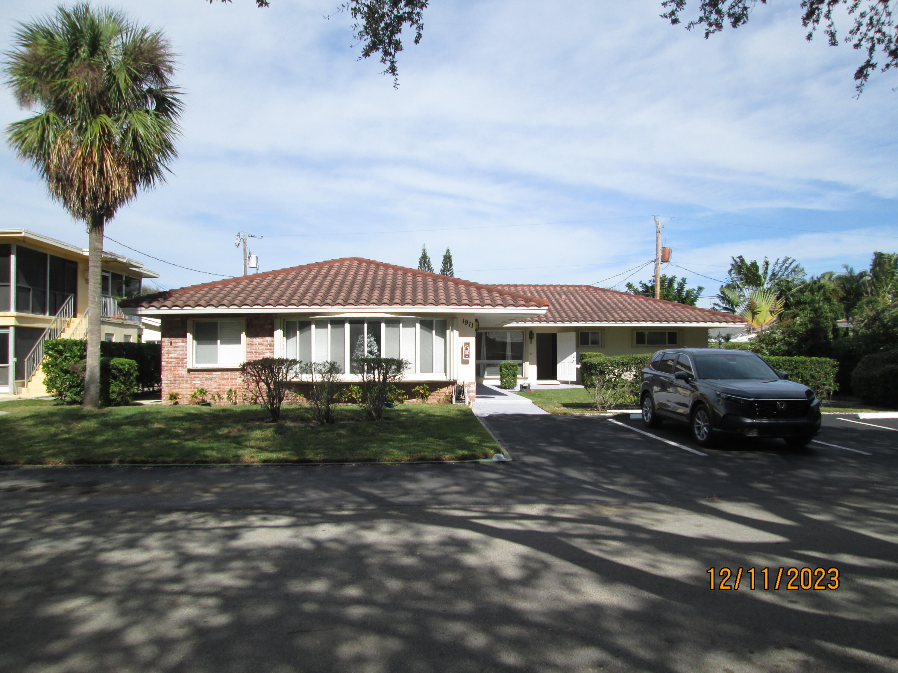 1911 Northeast 27th Court, Unit 13 Lighthouse Point, FL 33064 - Photo 9 of 61 025
