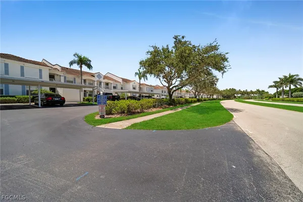 $2,300 | 1024 Mainsail Drive, Unit 512, Naples, FL 34114