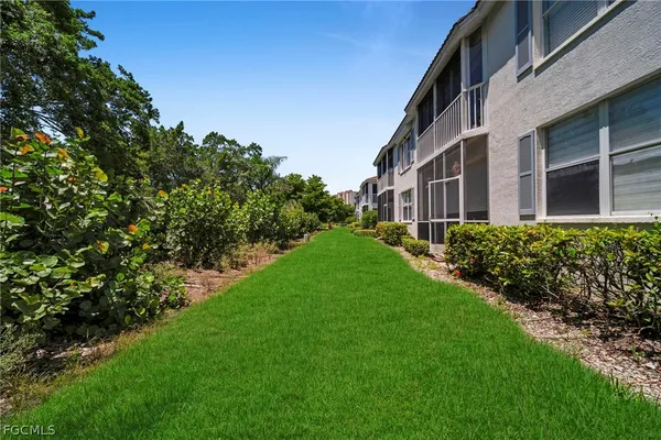 $2,300 | 1024 Mainsail Drive, Unit 512, Naples, FL 34114