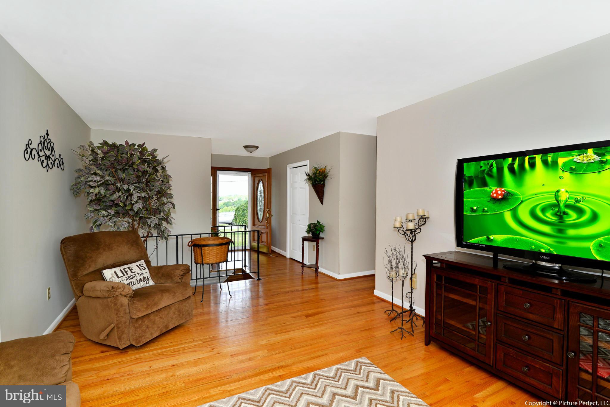 2825 Roderick Road Frederick, MD 21704 - Photo 12 of 30 Living Room