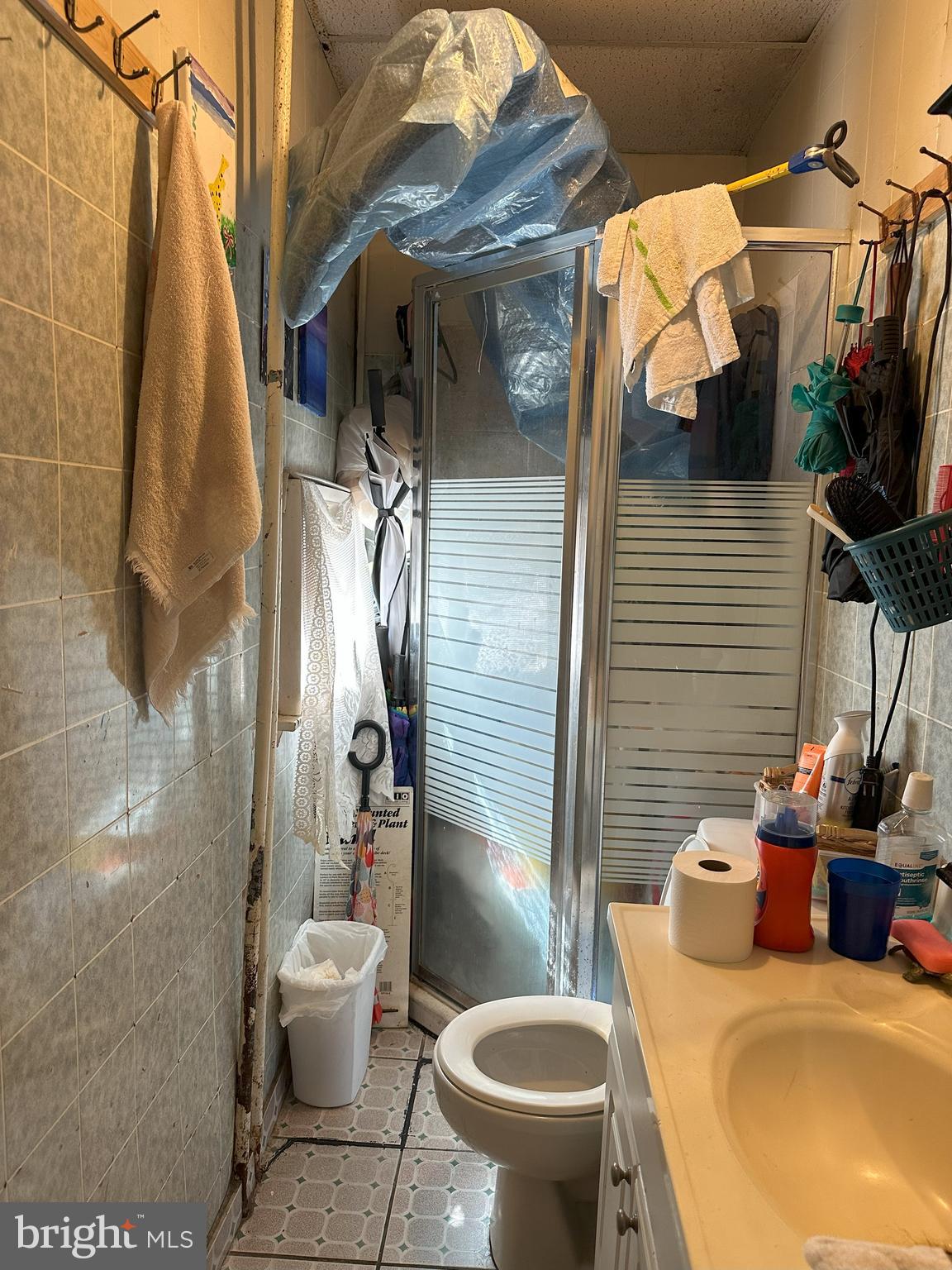 712 Moore Street Philadelphia, PA 19148 - Photo 10 of 11 a bathroom with a sink toilet and shower