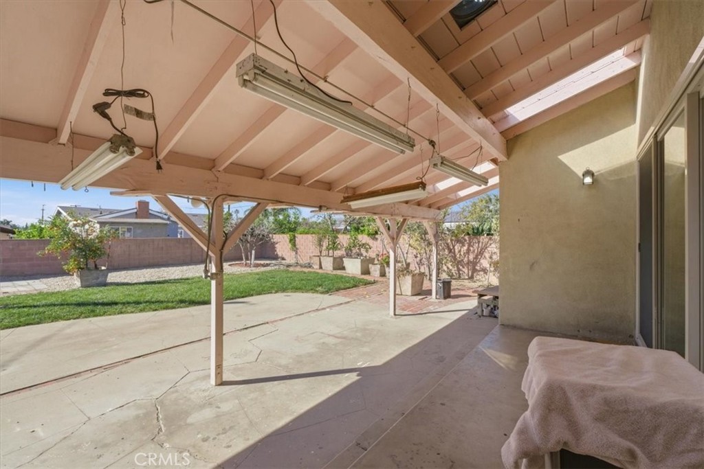 9147 Haddon Avenue Sun Valley, CA 91352 - Photo 16 of 31 covered patio