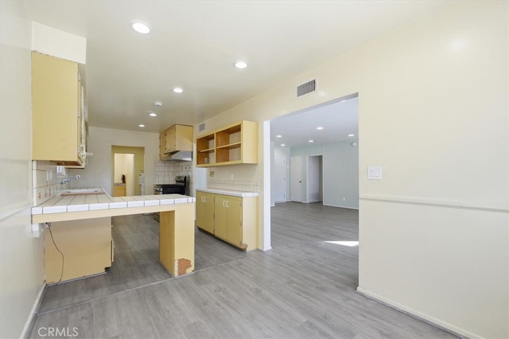 9147 Haddon Avenue Sun Valley, CA 91352 - Photo 7 of 31