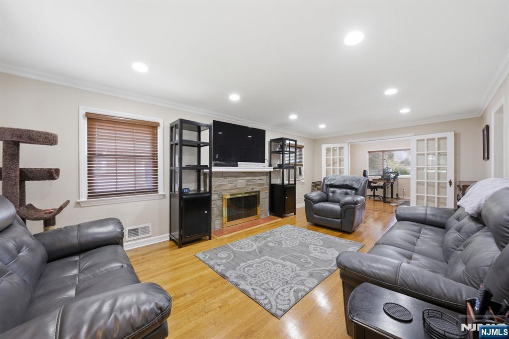46 Oakley Terrace Nutley, NJ 07110 - Photo 3 of 27