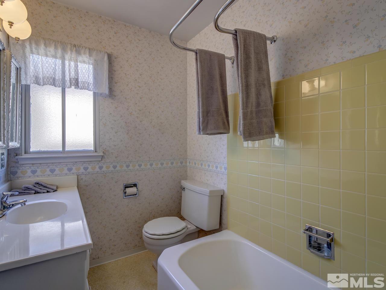 751 Balzar Circle Reno, NV 89502 - Photo 13 of 25 a bathroom with a sink a toilet and shower