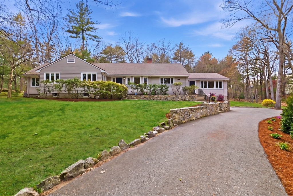 31 Huckleberry Hill Road Lincoln, MA 01773 - Photo 1 of 27 a front view of a house with garden