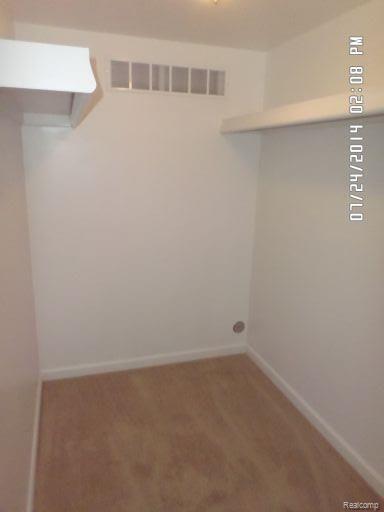 1050 North Renaud Road Grosse Pointe, MI 48236 - Photo 16 of 22 MstrBdrmWalkIn.jpg