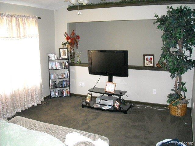 11320 West Sargent Road Fowlerville, MI 48836 - Photo 2 of 3 Great Room