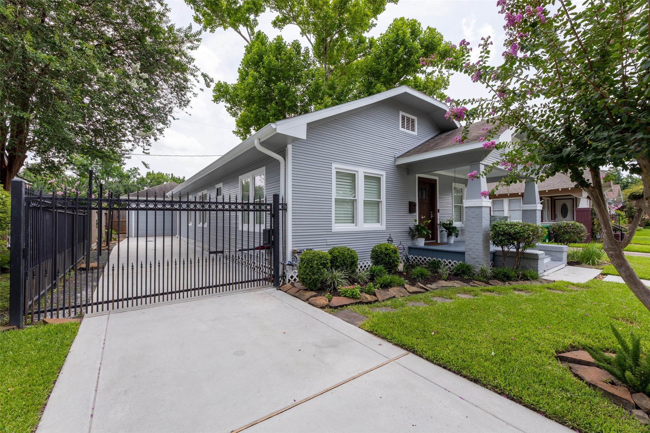 1120 Winston Street Houston, TX 77009 - Photo 3 of 32 Large automatic gated driveway with parking for 3–4 vehicles—a rare and valuable feature in Historic Norhill Heights.