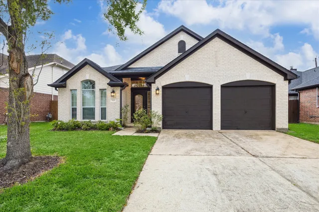 $4,150 | 416 Twin Timbers Lane, Kemah, TX 77565