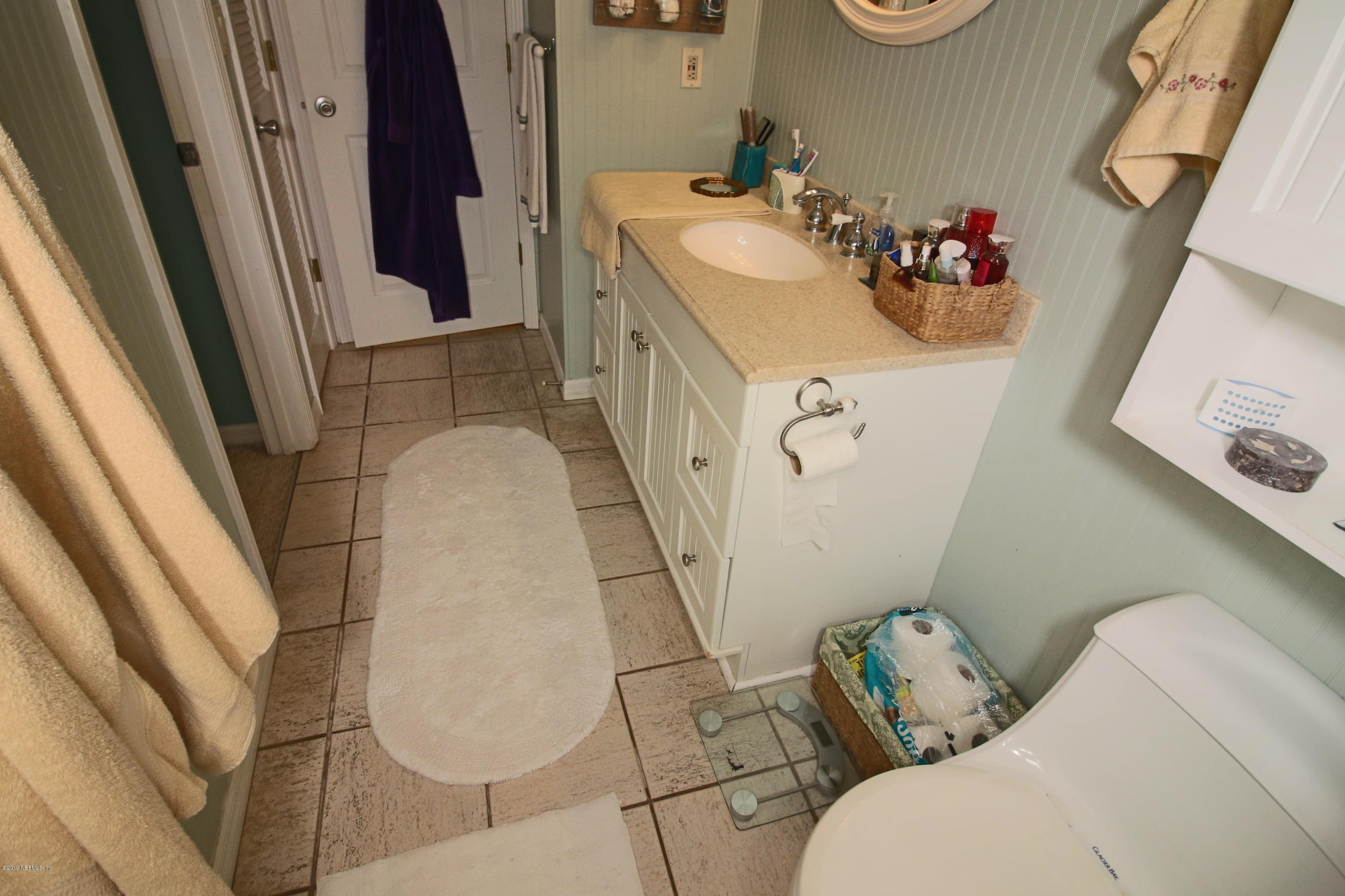 6606 Brooklyn Bay Road Keystone Heights, FL 32656 - Photo 29 of 62 a bathroom with a sink and toilet