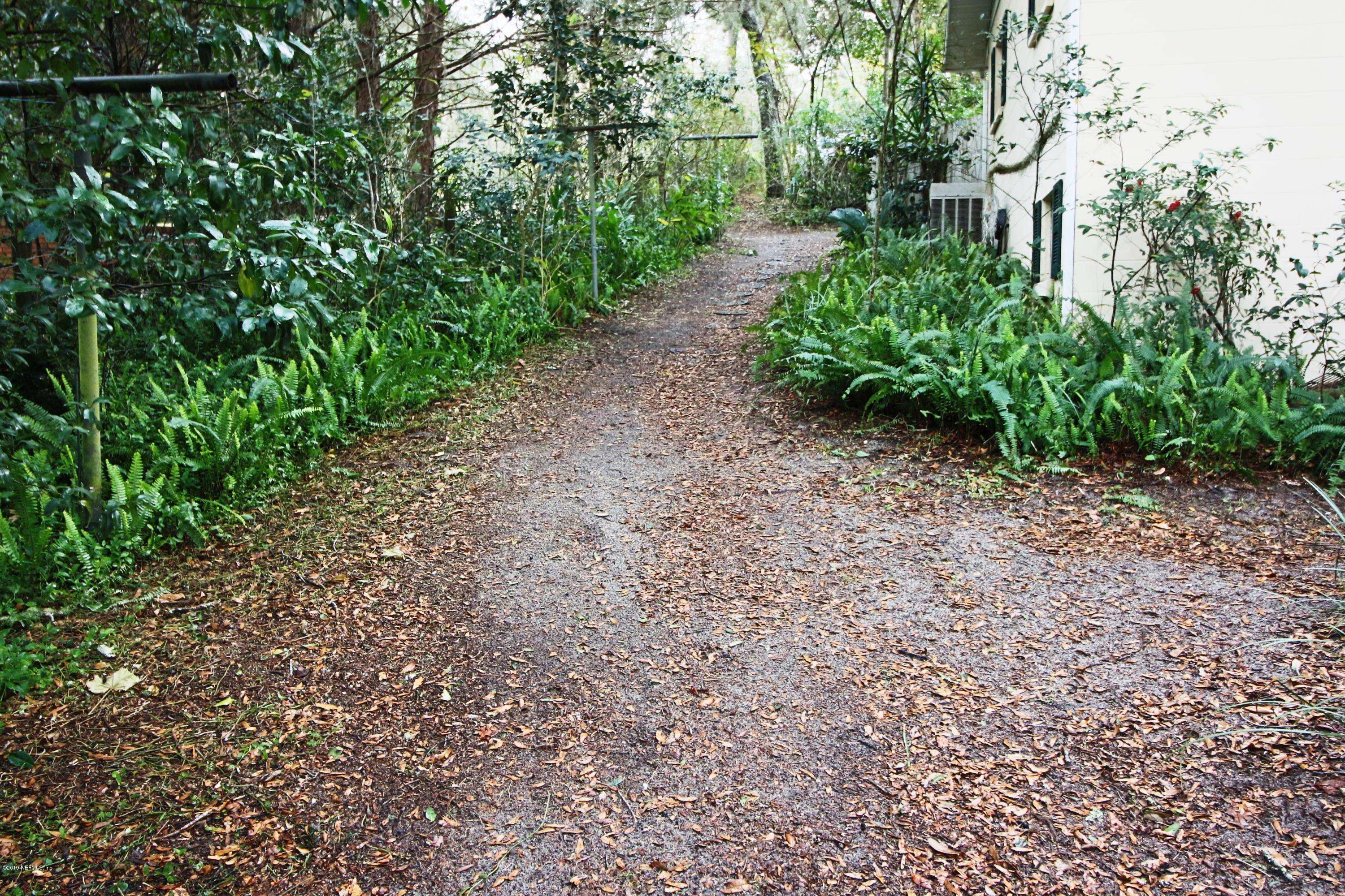 6606 Brooklyn Bay Road Keystone Heights, FL 32656 - Photo 53 of 62 a view of a garden with plants and trees