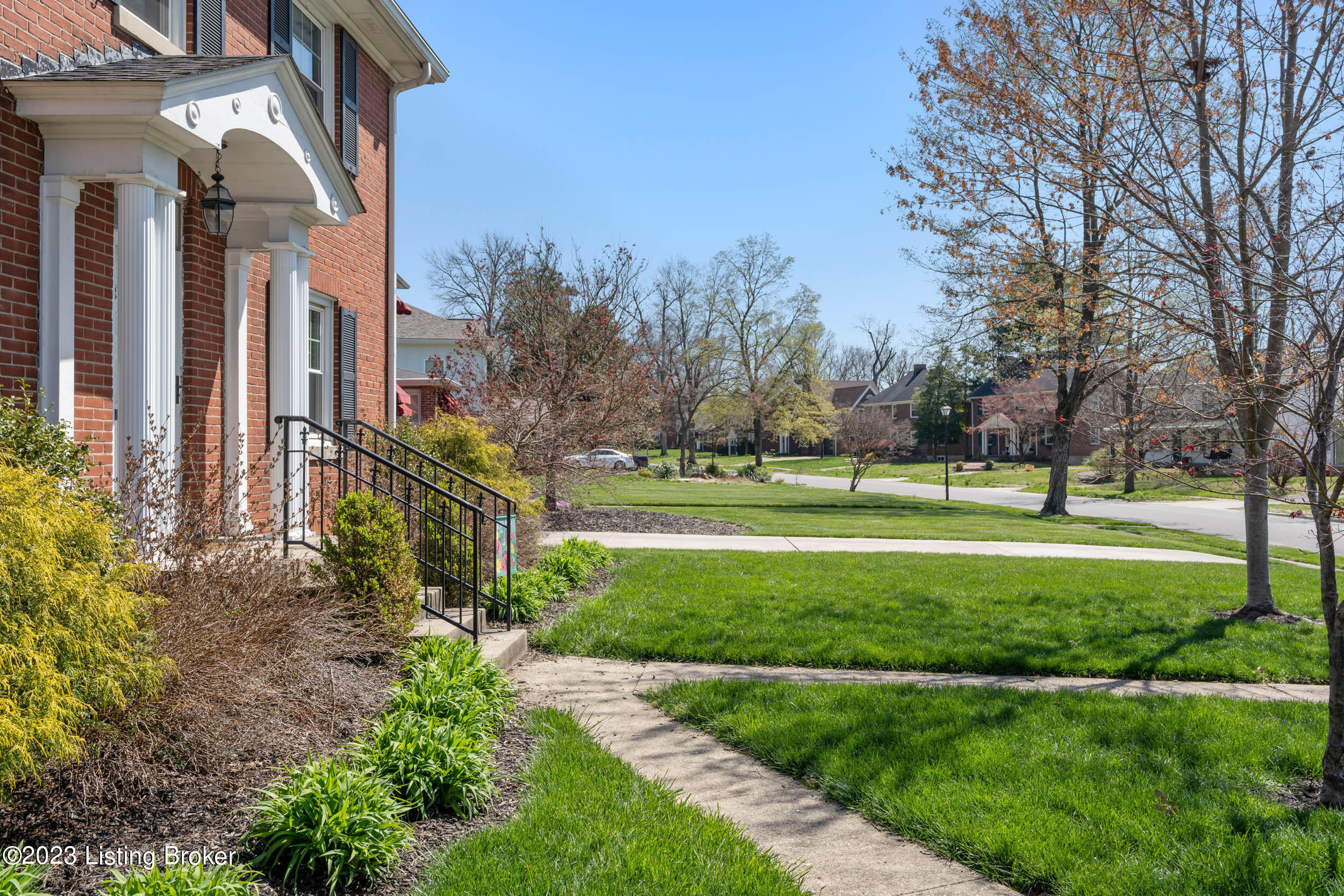 3217 Robin Road Louisville, KY 40213 - Photo 6 of 18 3219 Robin Rd-06
