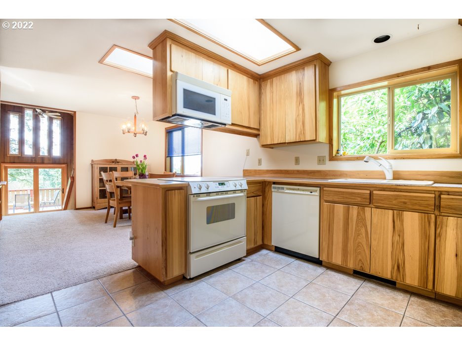 2865 Spring Boulevard Eugene, OR 97403 - Photo 11 of 32 Gallery Image 11