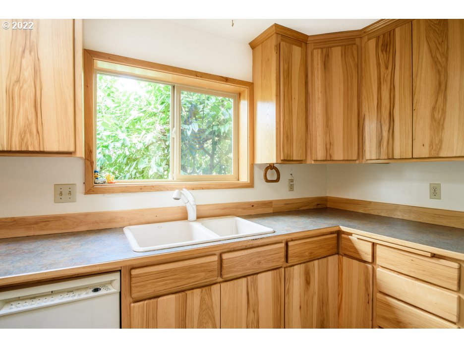 2865 Spring Boulevard Eugene, OR 97403 - Photo 12 of 32 Gallery Image 12
