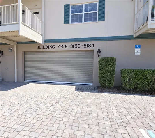 a view of entryway with a front door