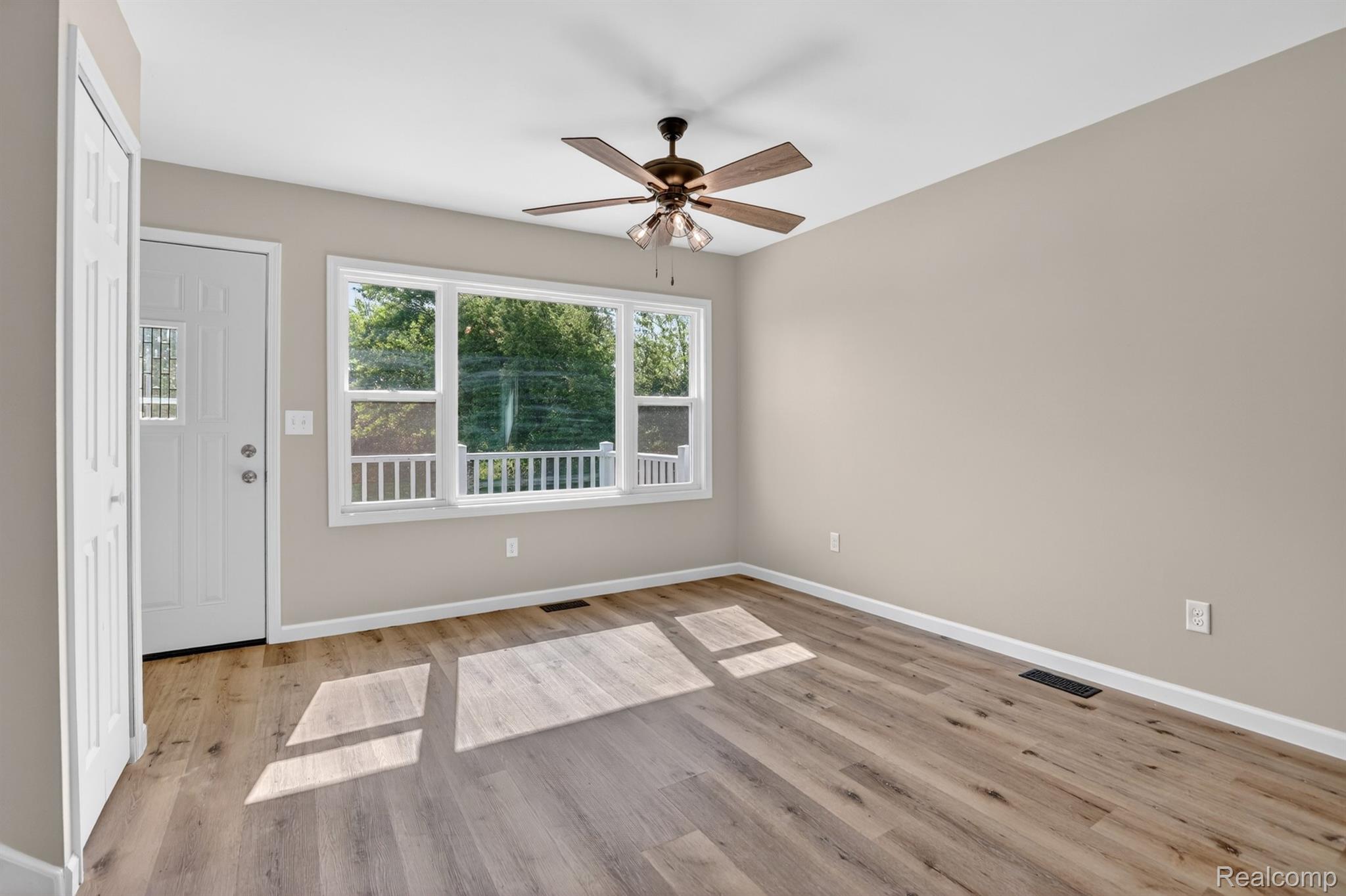 1215 North Oak Road Davison, MI 48423 - Photo 8 of 37