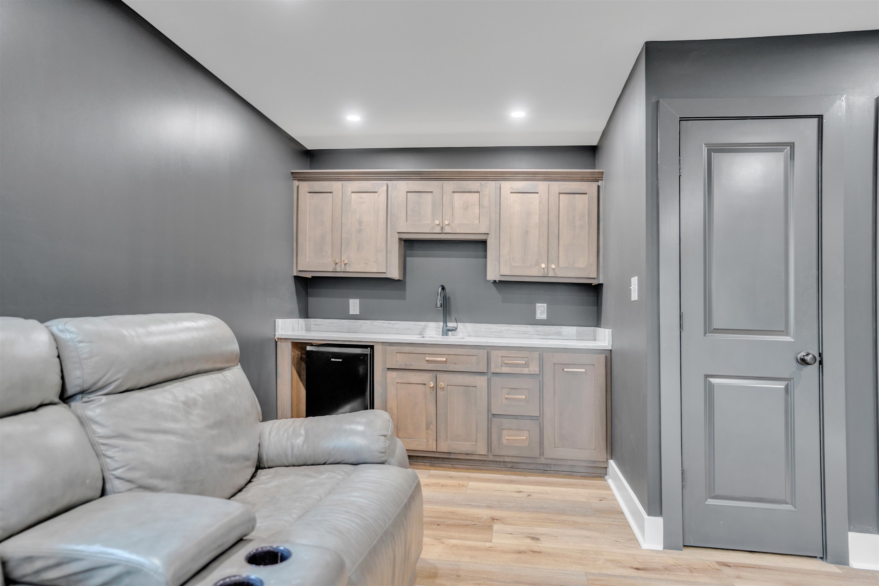 70 Native Leaf Cove Savannah, TN 38372 - Photo 24 of 40 a living room with furniture and kitchen