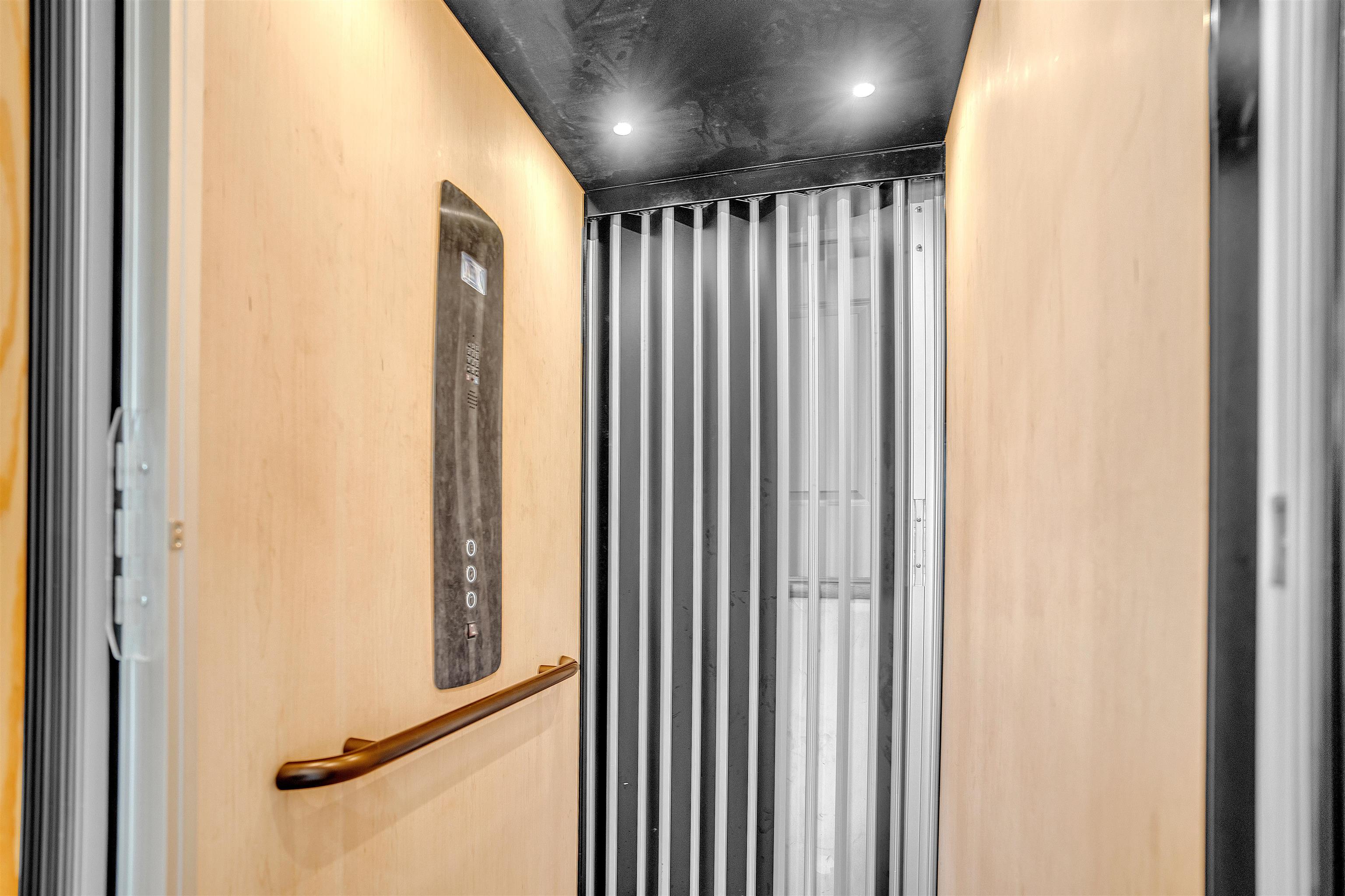 70 Native Leaf Cove Savannah, TN 38372 - Photo 31 of 40 a view of a hallway with windows