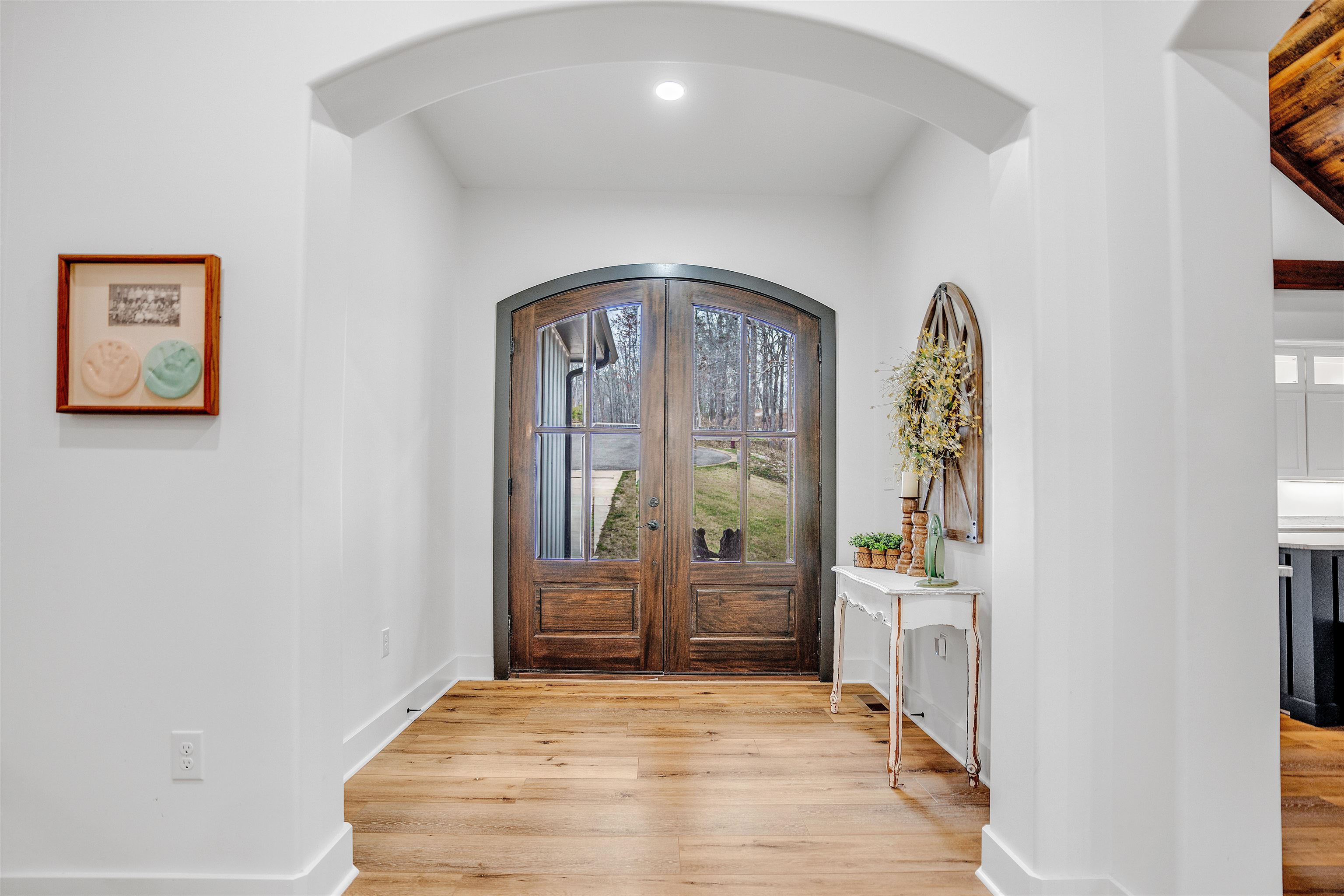 70 Native Leaf Cove Savannah, TN 38372 - Photo 4 of 40 a view of a hallway with wooden floor and a living room