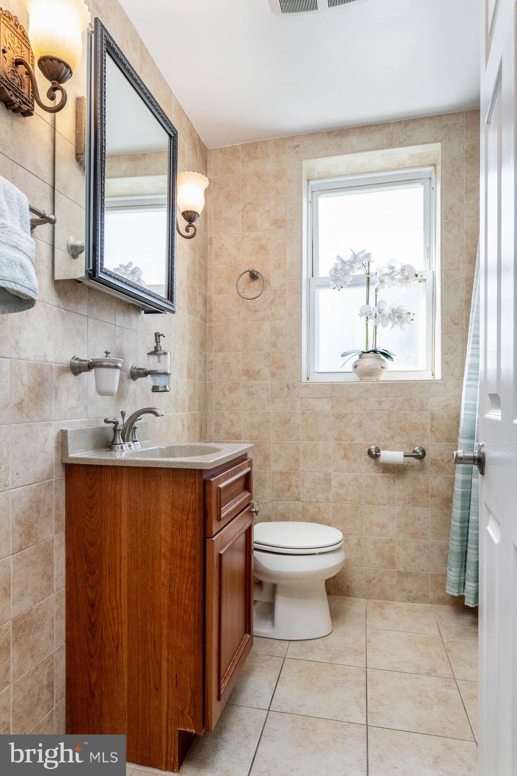 1614 Lawrence Road Havertown, PA 19083 - Photo 23 of 35 Hall bath