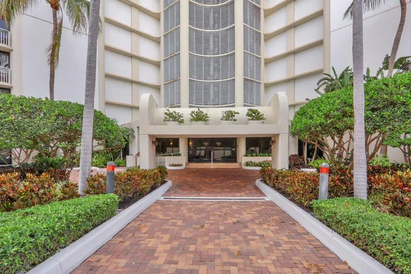 $6,900 | 3000 North Ocean Drive, Unit 7H, Singer Island, FL 33404
