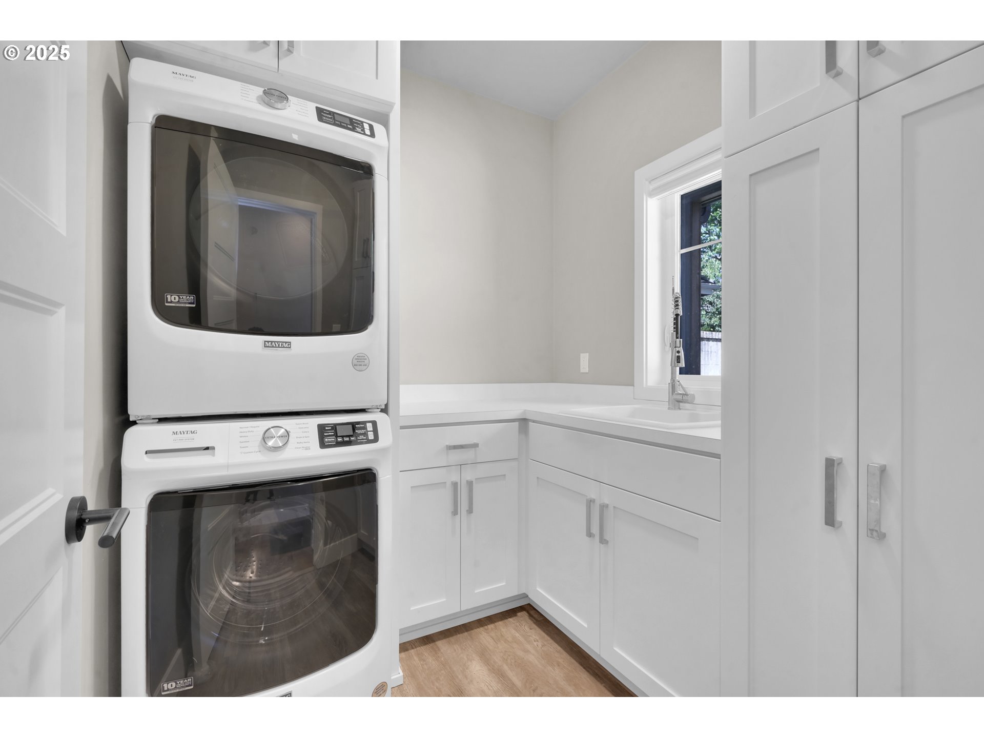 1915 Elkhorn Drive Eugene, OR 97408 - Photo 11 of 28 a utility room with dryer and washer