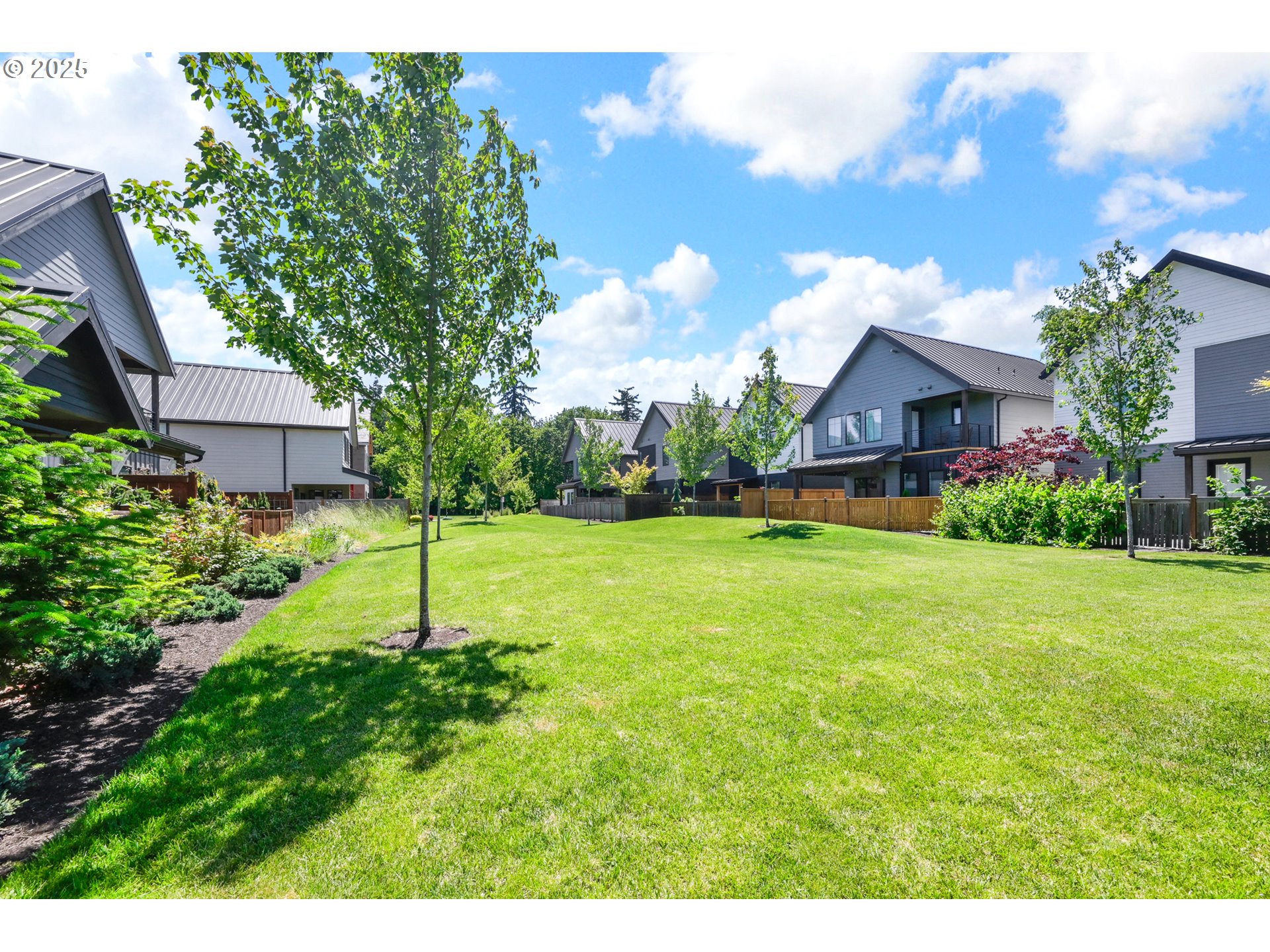 1915 Elkhorn Drive Eugene, OR 97408 - Photo 28 of 28 a front view of house with garden