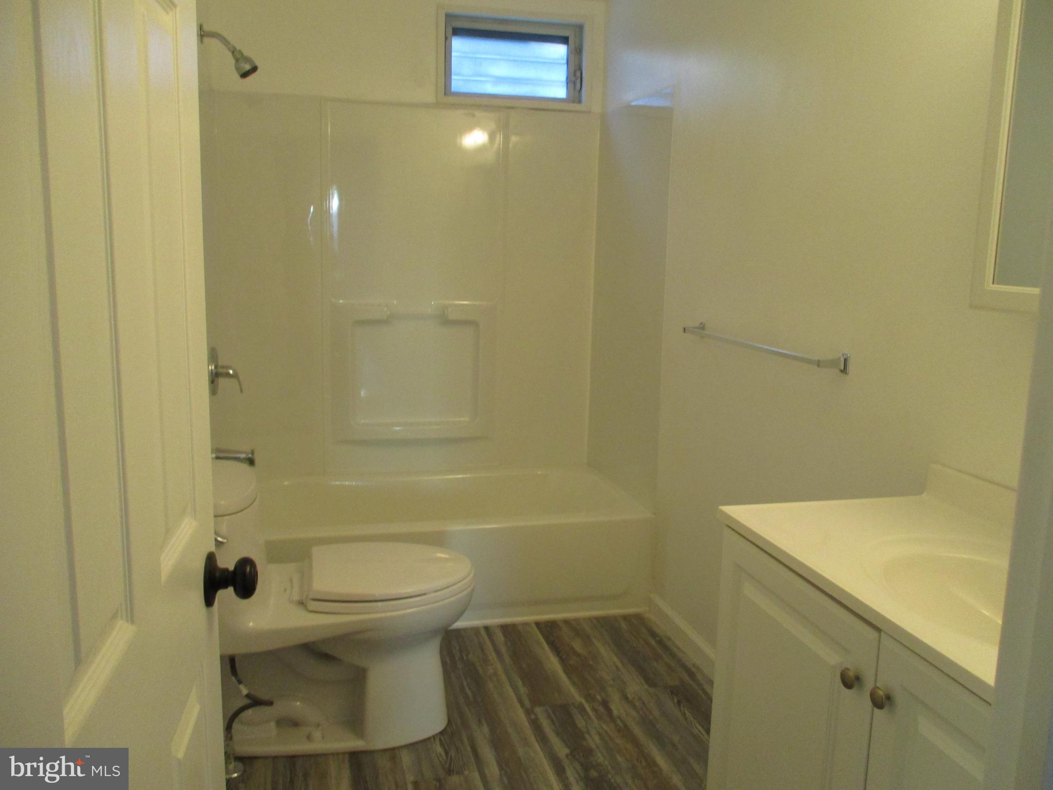 508 Weir Road Aston, PA 19014 - Photo 15 of 29 Main Floor Bath