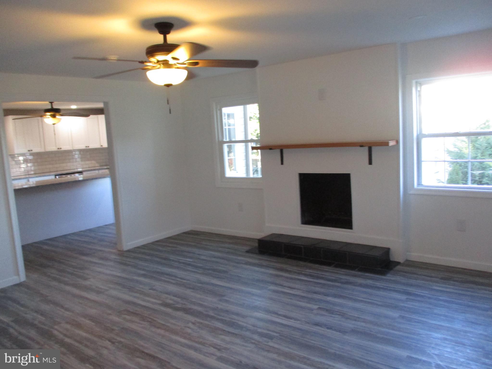 508 Weir Road Aston, PA 19014 - Photo 8 of 29 Living Room