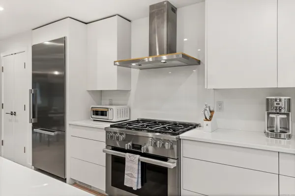 $20,000 | 200 Hillspoint Road, Westport, CT 06880