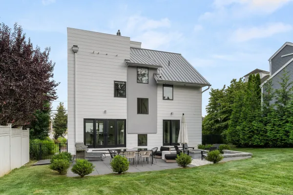 $20,000 | 200 Hillspoint Road, Westport, CT 06880