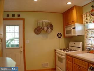 9 Ithaca Court Hamilton, NJ 08690 - Photo 3 of 5 Gallery Image 3