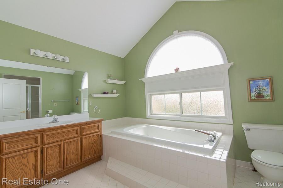 3628 Aynsley Drive Rochester, MI 48306 - Photo 18 of 32 _OL_4186_Aynsley_W041.jpg