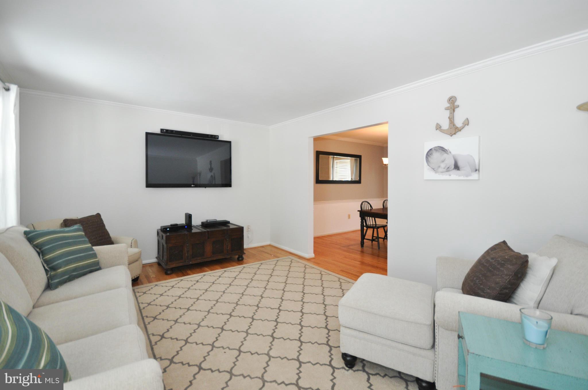 9210 Ramblebrook Road Baltimore, MD 21236 - Photo 4 of 25 Living Room