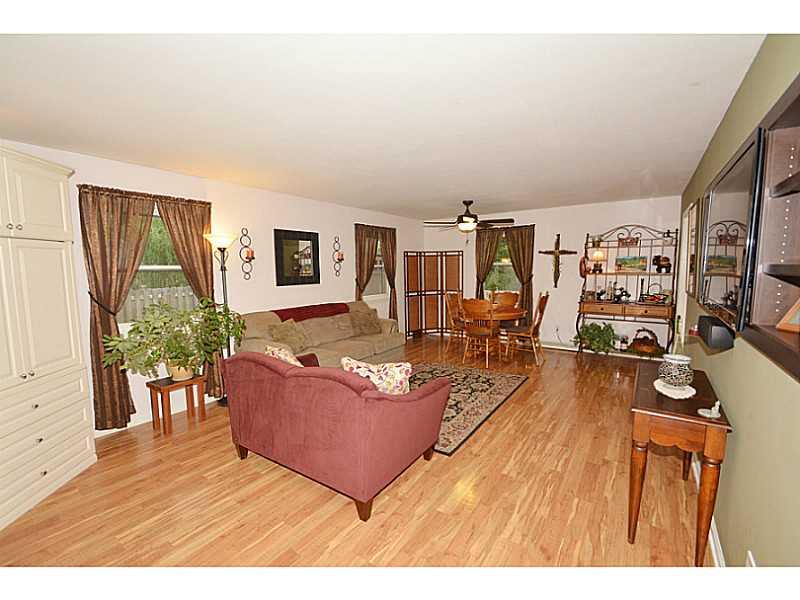 10346 Ruckle Street Indianapolis, IN 46280 - Photo 4 of 24 Gallery Image 4
