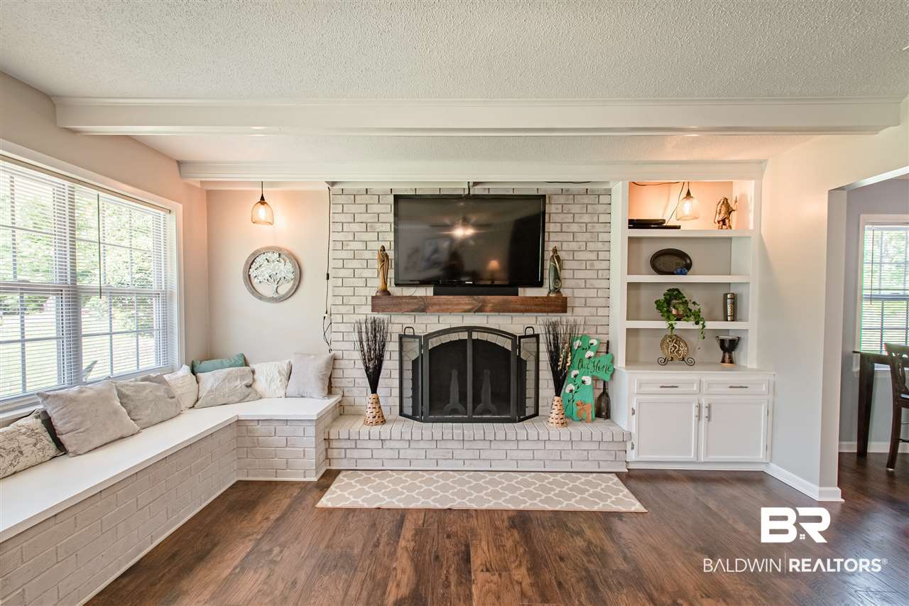 15735 Lee Avenue Bay Minette, AL 36507 - Photo 4 of 40 Wood Burning Fire Place