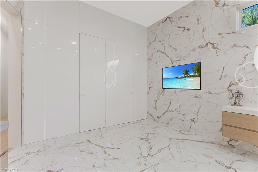 2485 Crayton Road Naples, FL 34103 - Photo 15 of 33