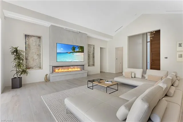 $8,495,000 | 2485 Crayton Road, Naples, FL 34103