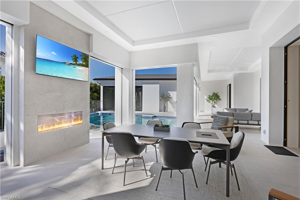 2485 Crayton Road Naples, FL 34103 - Photo 29 of 33