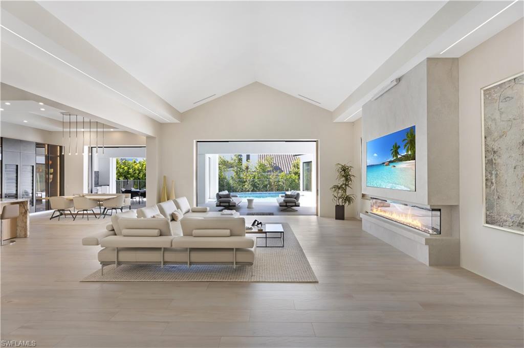 2485 Crayton Road Naples, FL 34103 - Photo 3 of 33