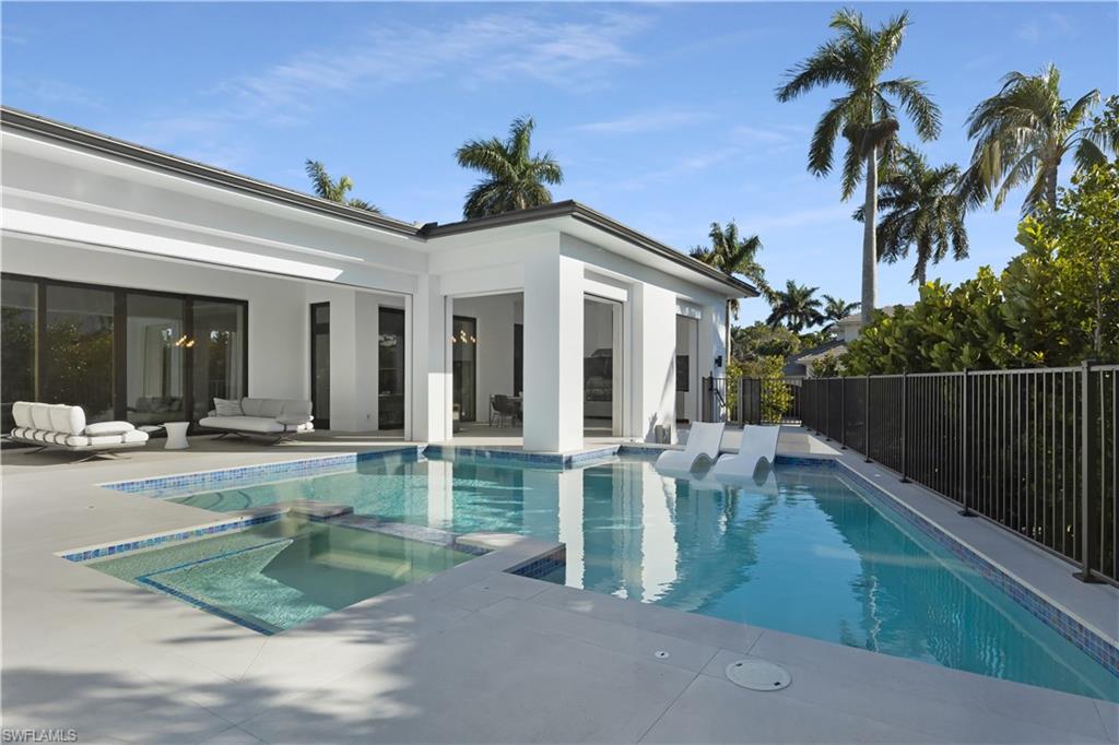 2485 Crayton Road Naples, FL 34103 - Photo 32 of 33