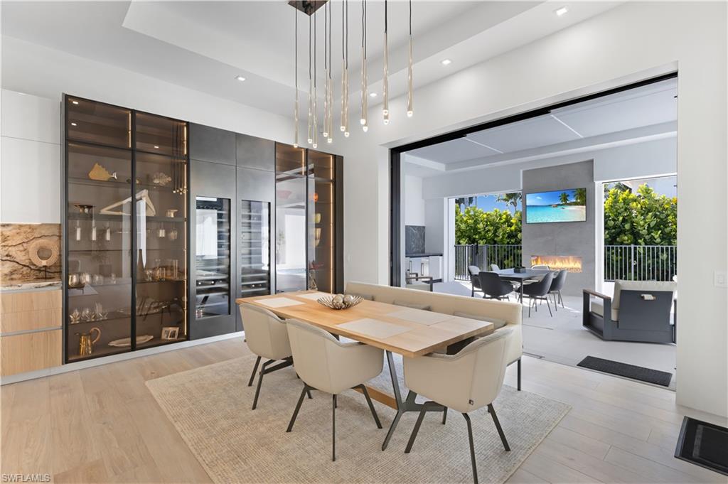 2485 Crayton Road Naples, FL 34103 - Photo 6 of 33