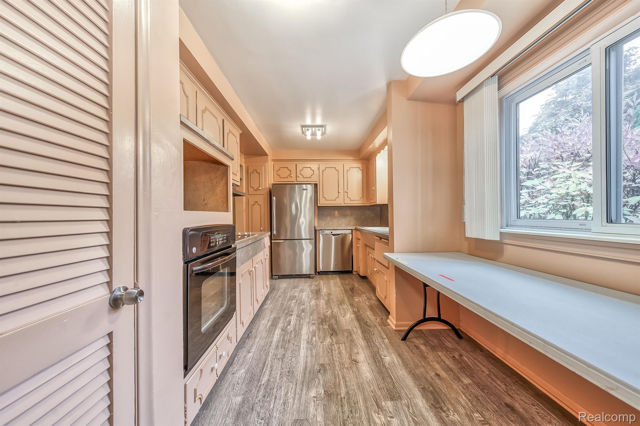 Eat-in kitchen