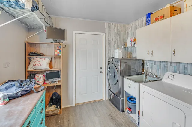 $189,000 | 957 Macarthur Drive, Manitowoc, WI 54220