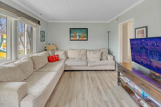 $189,000 | 957 Macarthur Drive, Manitowoc, WI 54220